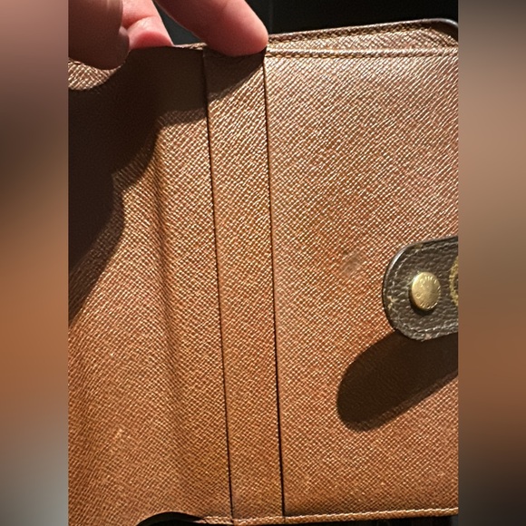 Used LV compact wallet
Authentic
Used but still lots of life in it - Picture 8 of 11